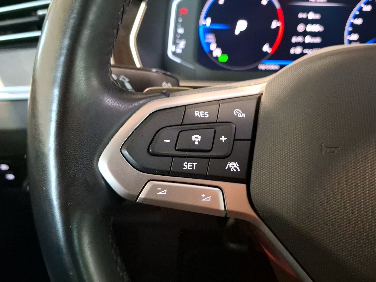 Fahrzeugabbildung Volkswagen Passat Variant TDI Business DSG Matrix AHK Navi