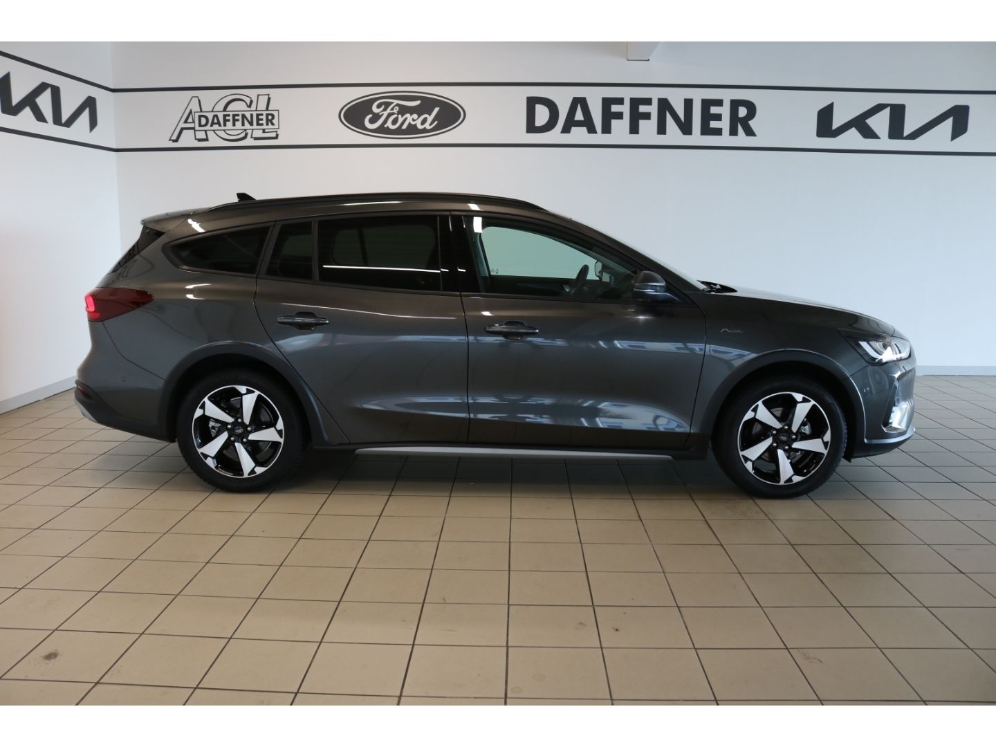 Fahrzeugabbildung Ford Focus Turnier Active X 1.0 EcoBoost Mild-Hybrid