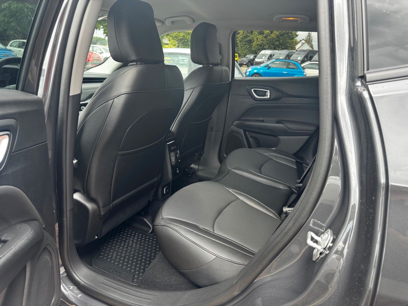 Fahrzeugabbildung Jeep Compass 1.5l Summit Navi ACC Sitzbelüftung  LED