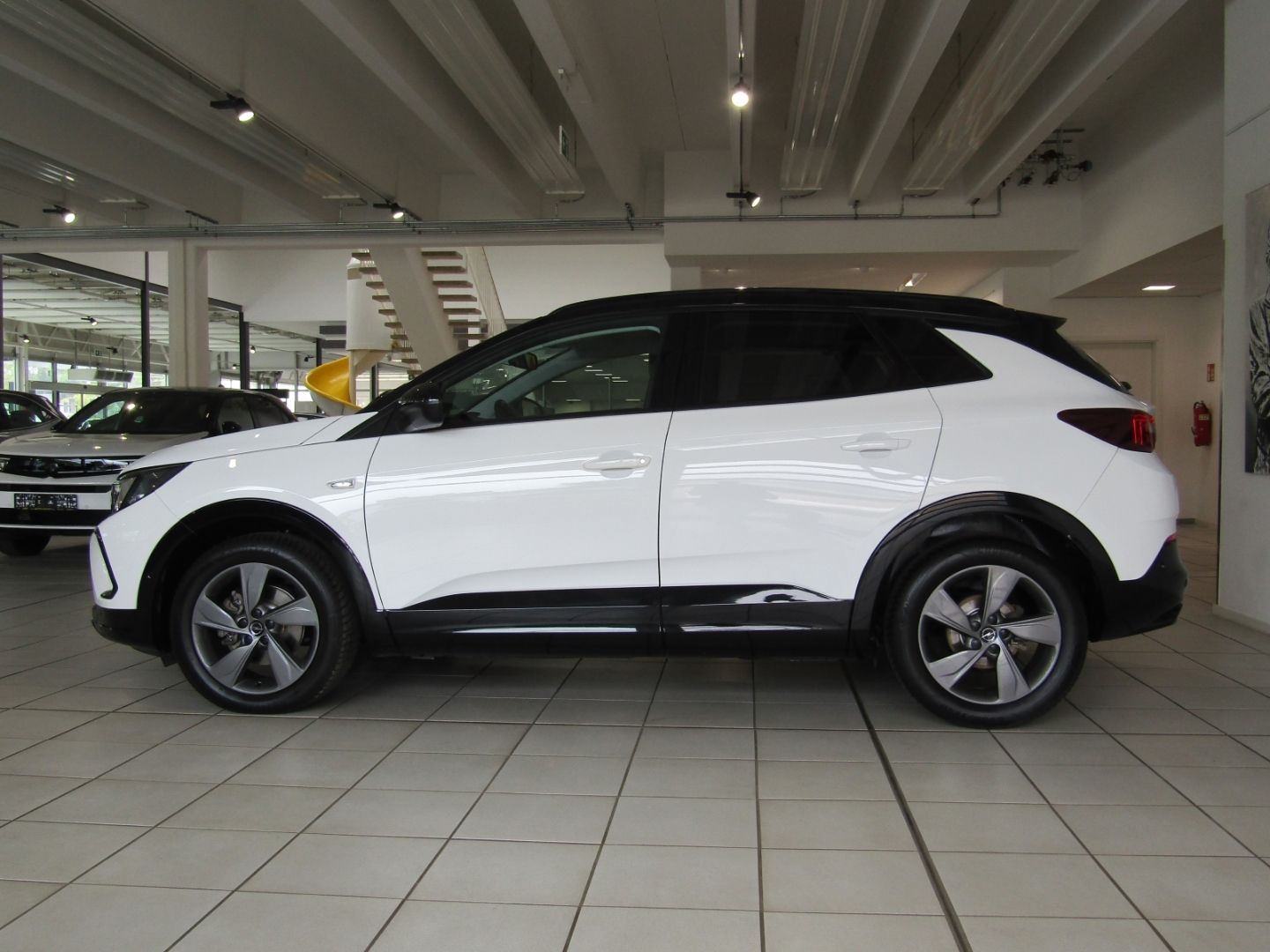 Opel Grandland GS 5-Türer 1.2 131PS NAVI KLIMA TEMP S imagem 3