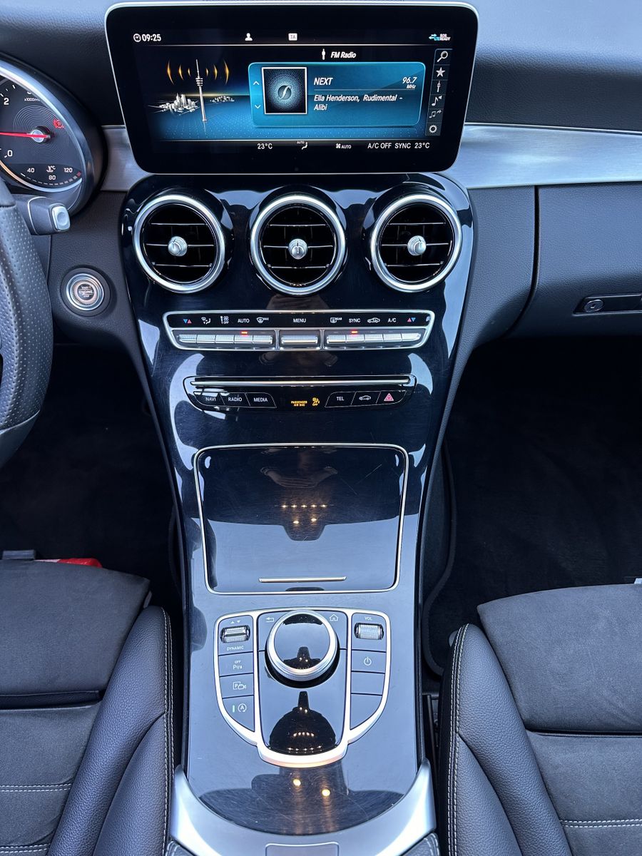Fahrzeugabbildung Mercedes-Benz C 220d T AMG-Line NAV+AHK+CARPLAY+BURMESTER+18ZO