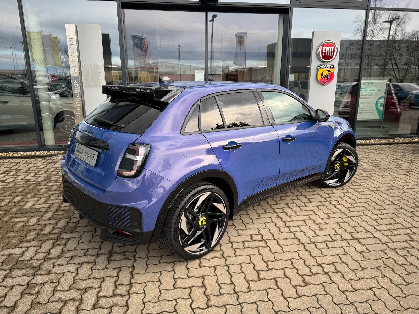 Abarth 600e Scorpionissima - LIMITIERT imagem 3