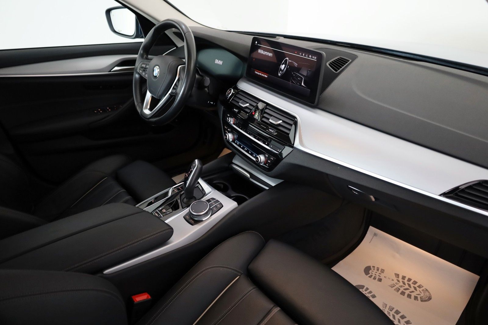 Fahrzeugabbildung BMW 520iA Lim. Leder,Navi,LED,HeadUp,Apple CarPlay