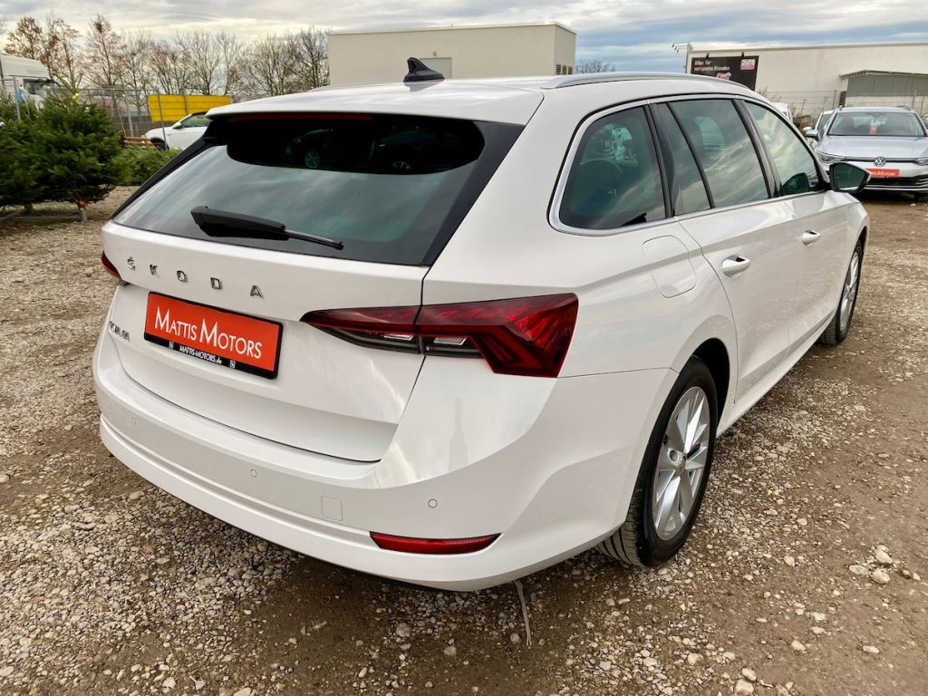 Fahrzeugabbildung SKODA Octavia Combi 2.0 TDI Style AAC NAVI LED HEAD UP