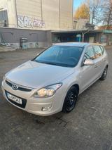 Hyundai i30 CW 1.4 Comfort Hyundai | 1. Hand | TÜV Neu - gebrauchte Hyundai i30 aus dem Jahr 2009