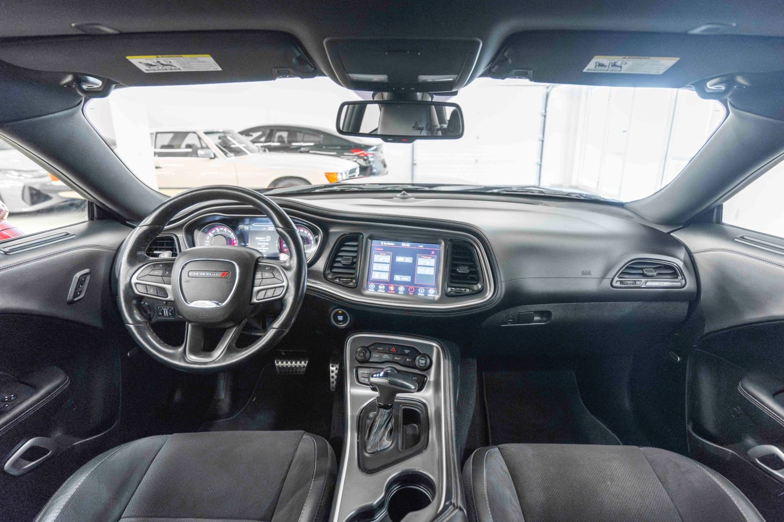 Fahrzeugabbildung Dodge Challenger 5,7 R/T ACC KAM CARPLAY NAV ALPINE