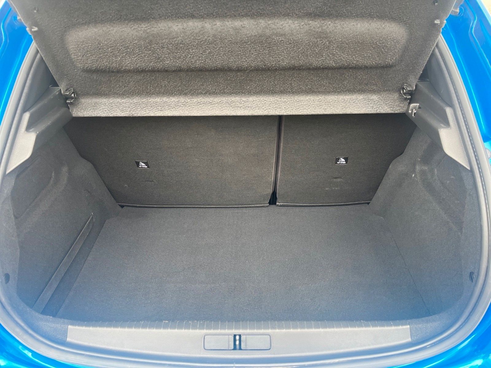 Peugeot 208 PureTech 100 EAT8 Allure – Bild 8