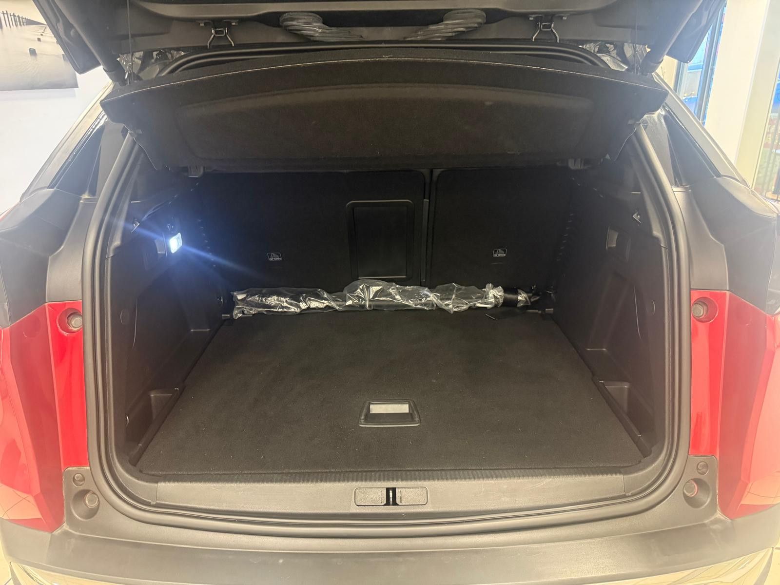 Fahrzeugabbildung Peugeot 3008 Allure  GT /SCHECKHEFT/ LED/AHK/ PANORAMA