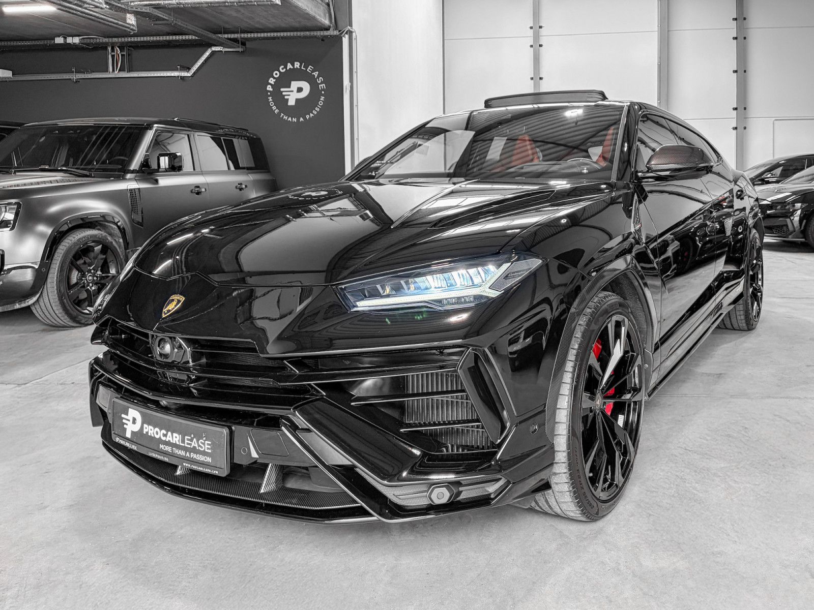 LAMBORGHINI Urus