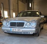 Mercedes-Benz E420 V8 T Limusine like New!! Showroom Condition - Mercedes-Benz 420 mit Benzin-Antrieb