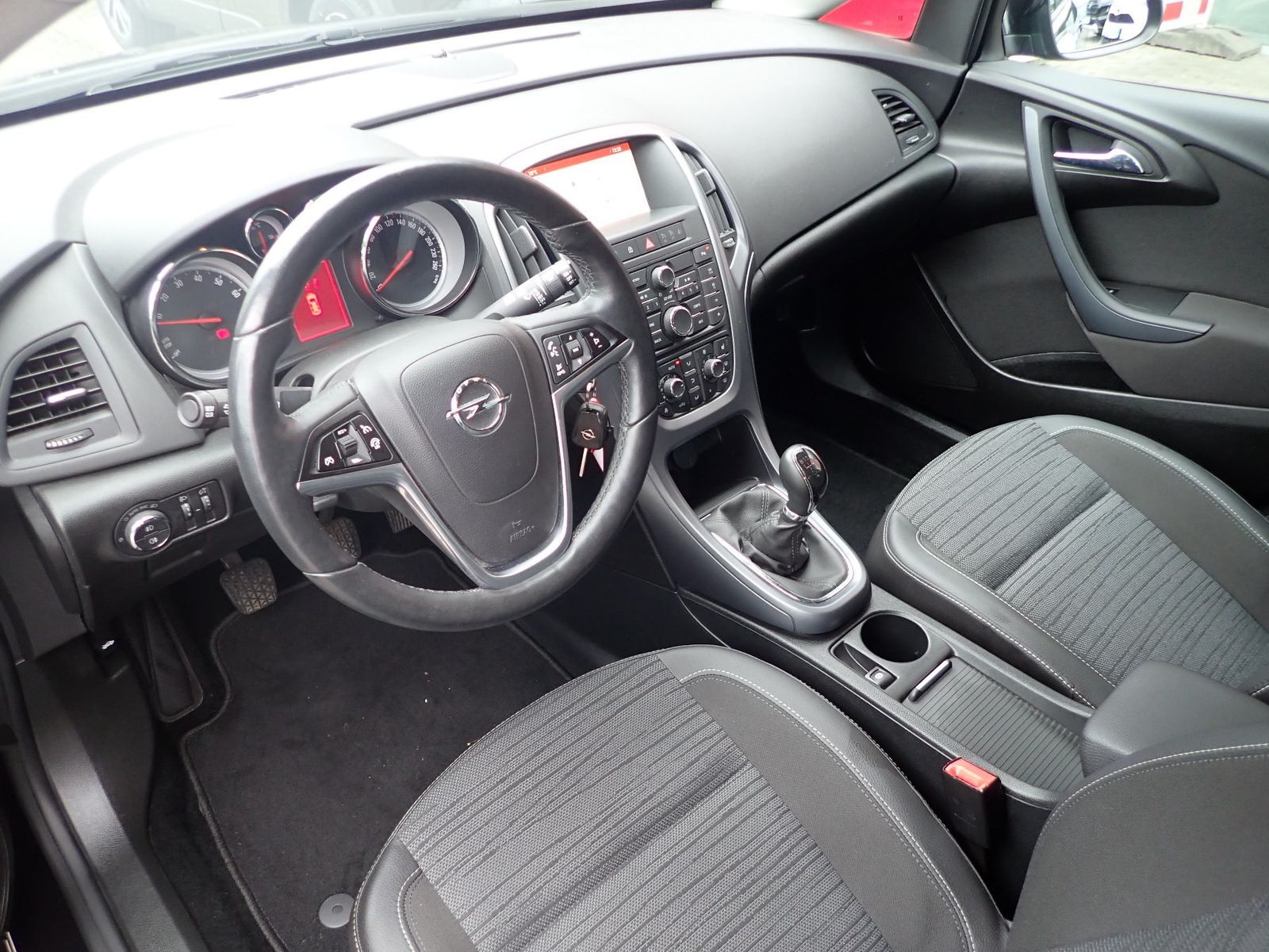 Fahrzeugabbildung Opel Astra J Sports Tourer 1.4 Turbo Style