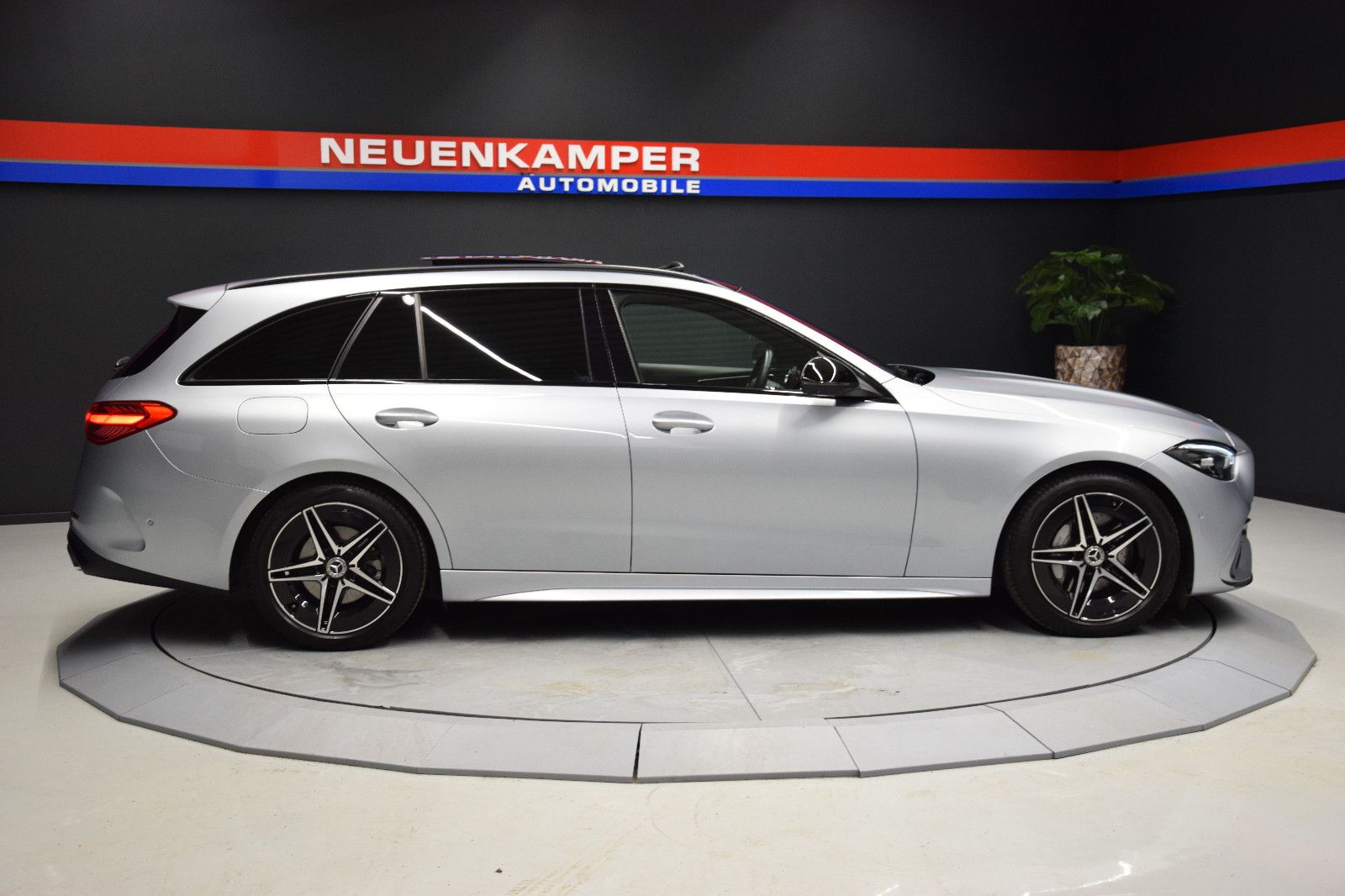 Fahrzeugabbildung Mercedes-Benz C 200 T AMG Night Pano Ambiente 360°