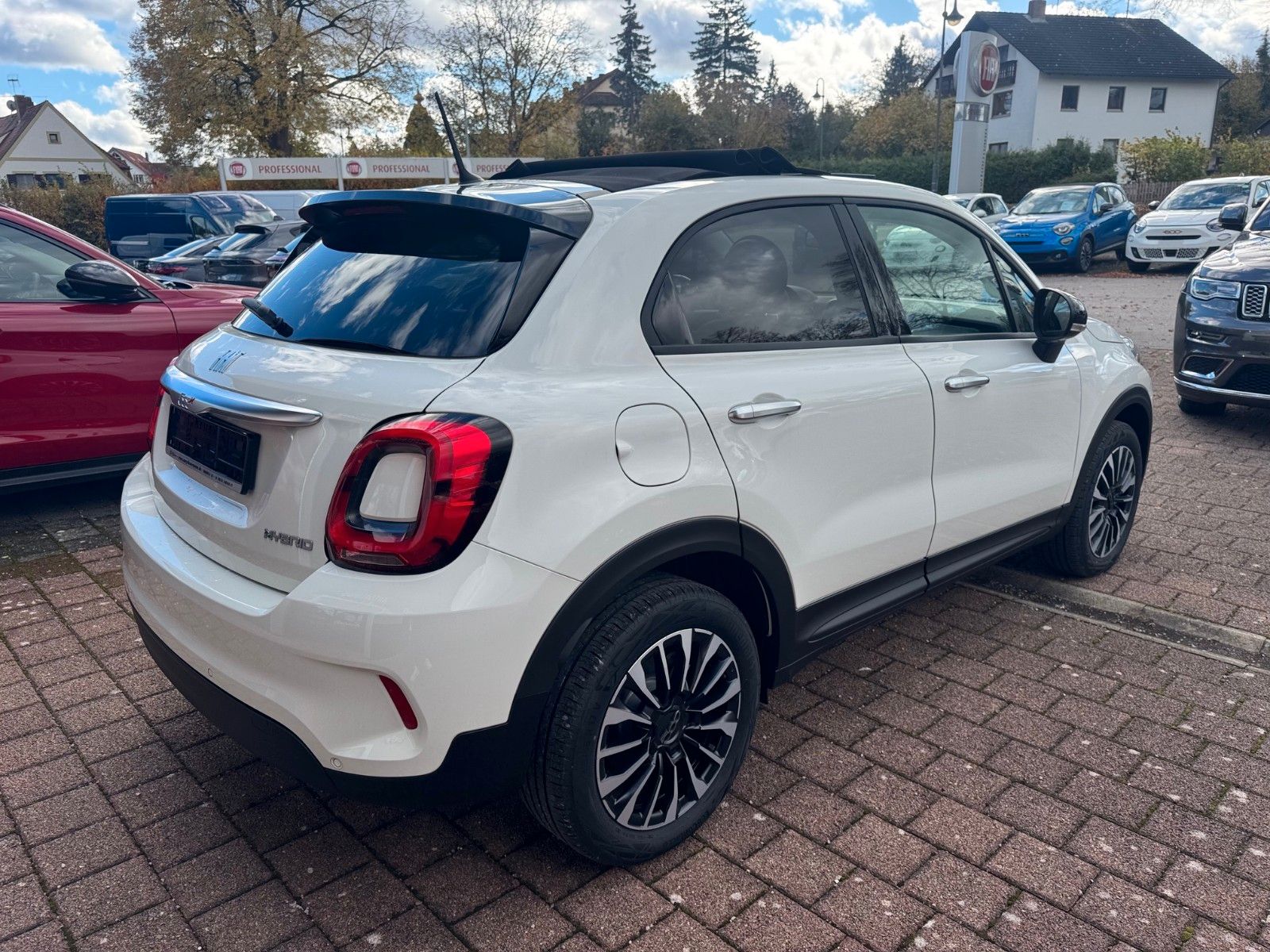 Fahrzeugabbildung Fiat 500X 130PS AUTOM. DOLCEVITA FALTDACH NAVI KAMERA