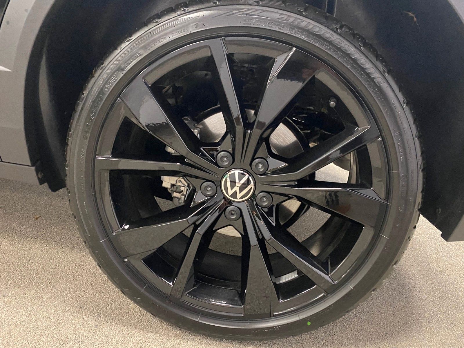 Fahrzeugabbildung Volkswagen T-Roc 2.0 TSI DSG 4MOTION R-Line+AHK+Black Style