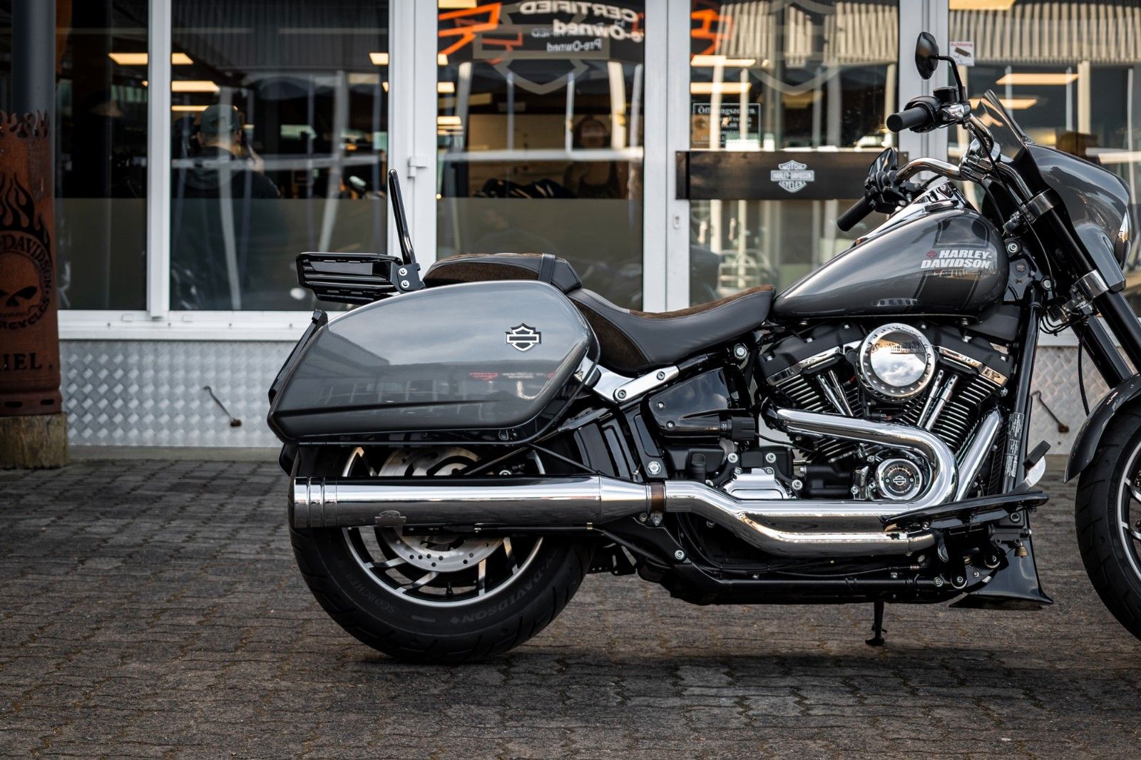 Fahrzeugabbildung Harley-Davidson FLSB SPORT GLIDE 107 - Dr. Jekill & Mr. Hyde -