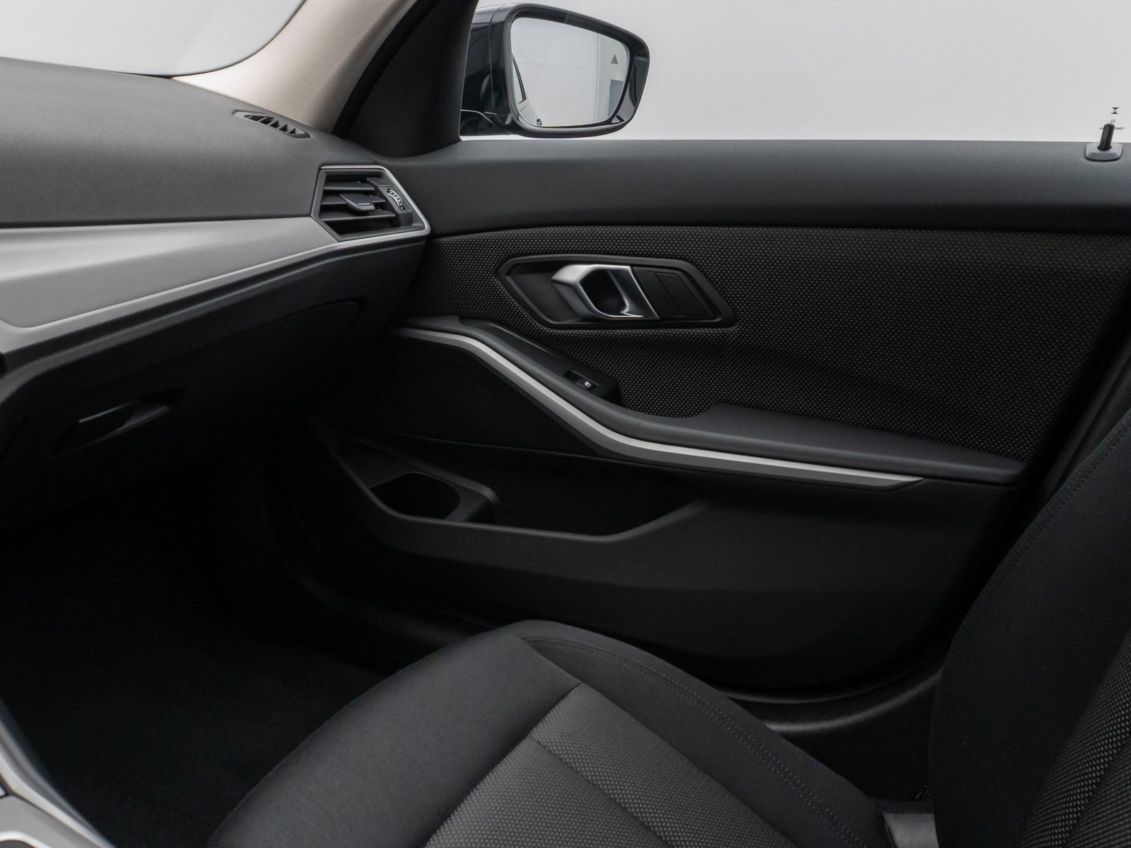 Fahrzeugabbildung BMW 318d Kamera DAB HUD Stop&Go DrivAssist Adapt.LED