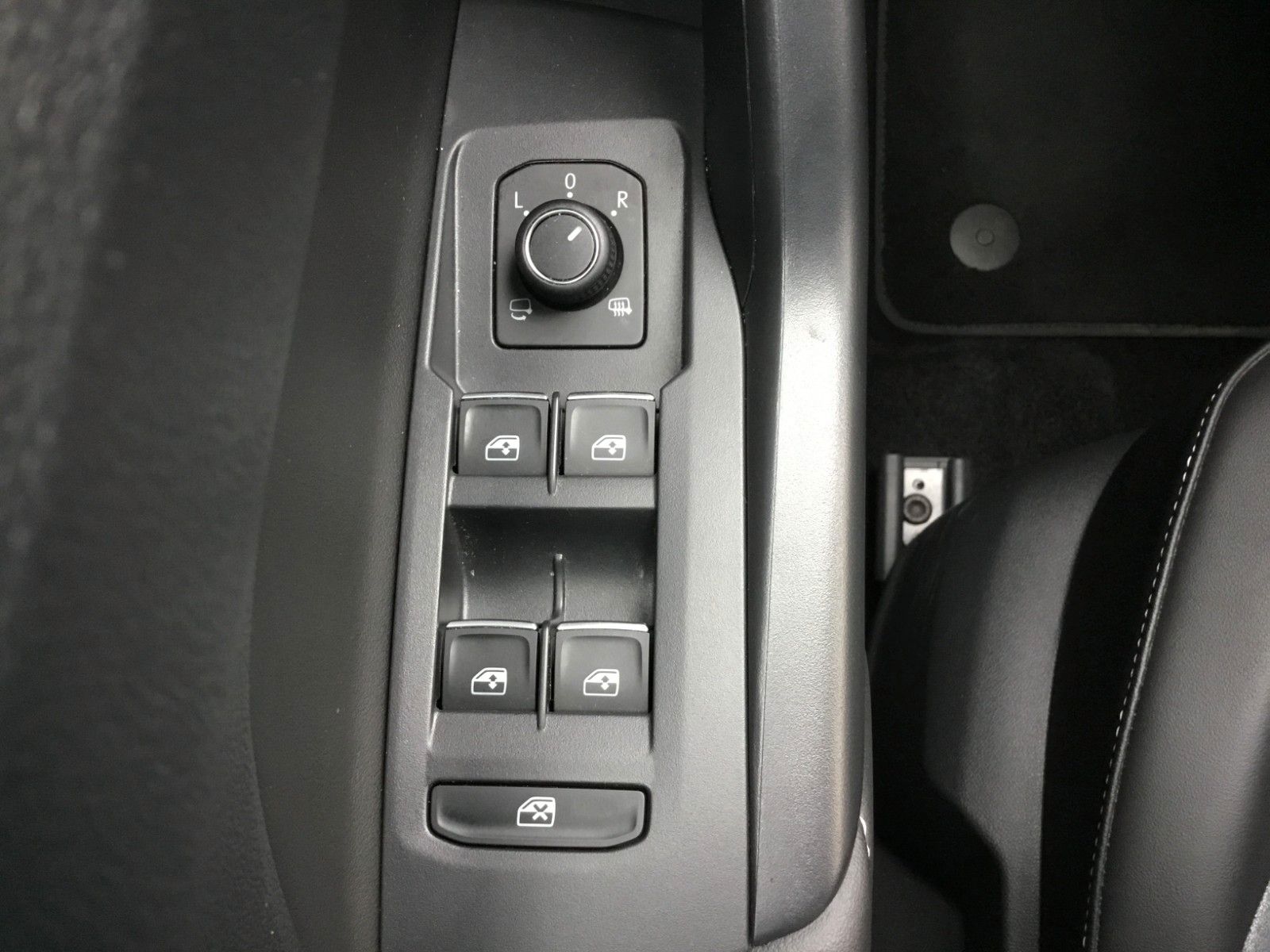 Fahrzeugabbildung Volkswagen T-Cross 1.5 TSI DSG GOAL+AHK+17"+ACC+Kamera