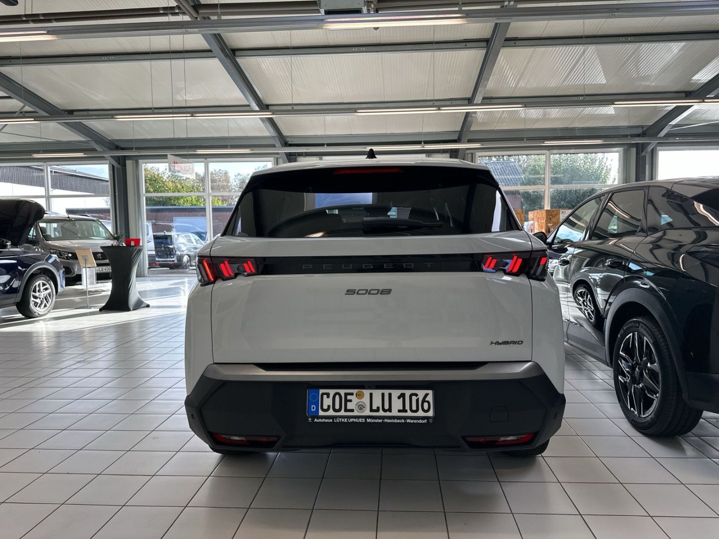Fahrzeugabbildung Peugeot 5008 Hybrid 1.2 EU6e Allure HYBRID 136 e-DSC6