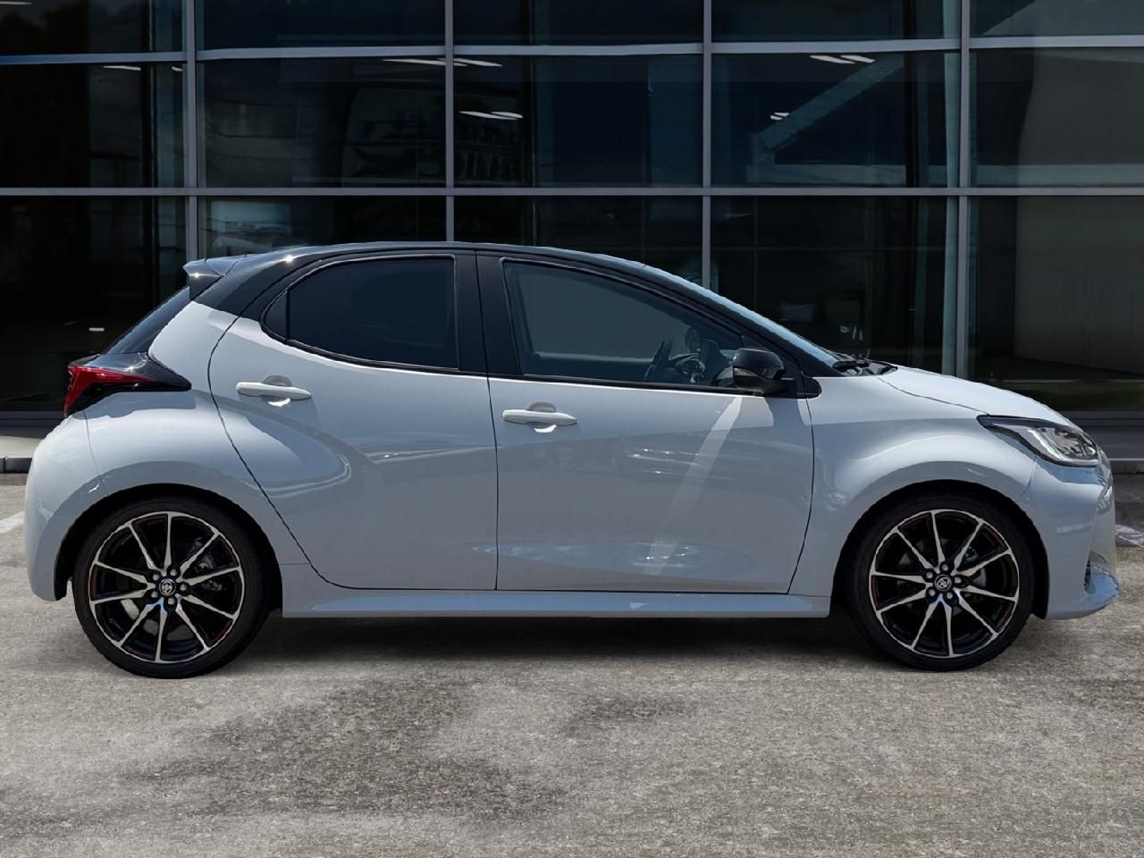 Fahrzeugabbildung Toyota Yaris Hybrid GR Sport