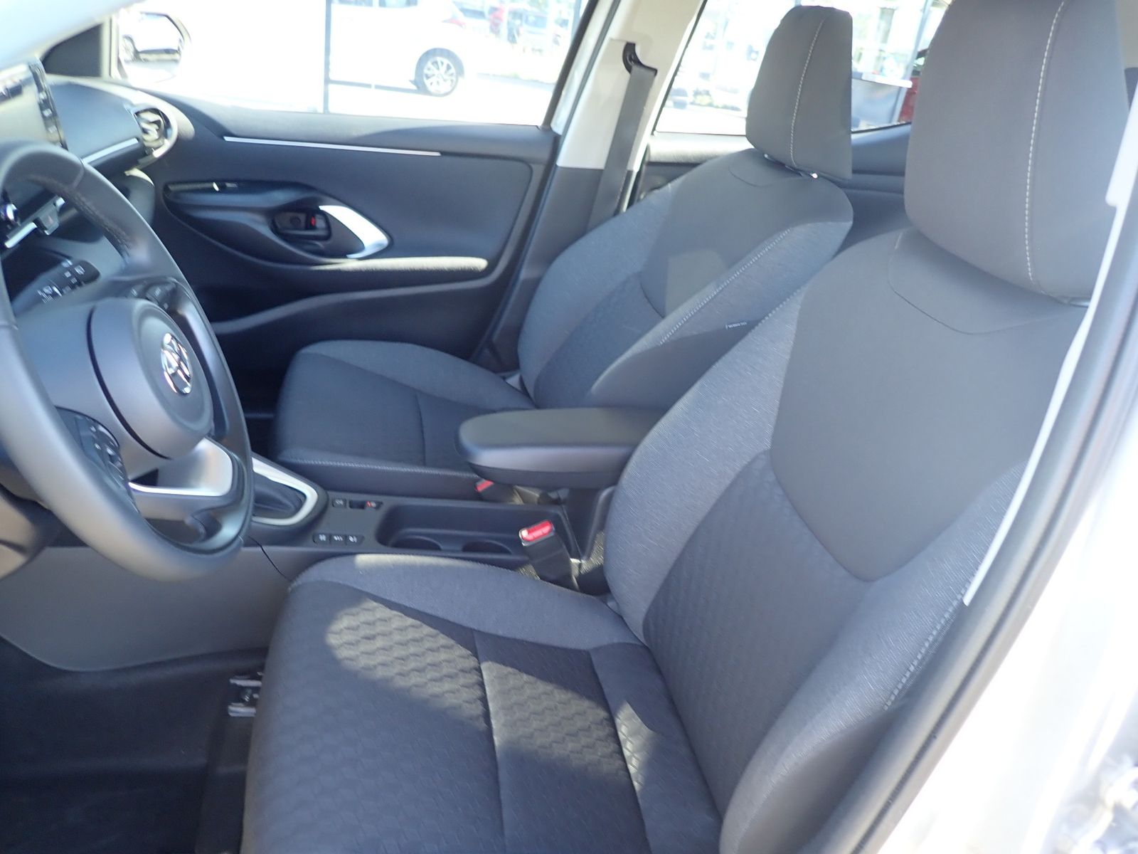 Fahrzeugabbildung Toyota Yaris Hybrid 1.5 Team Deutschland