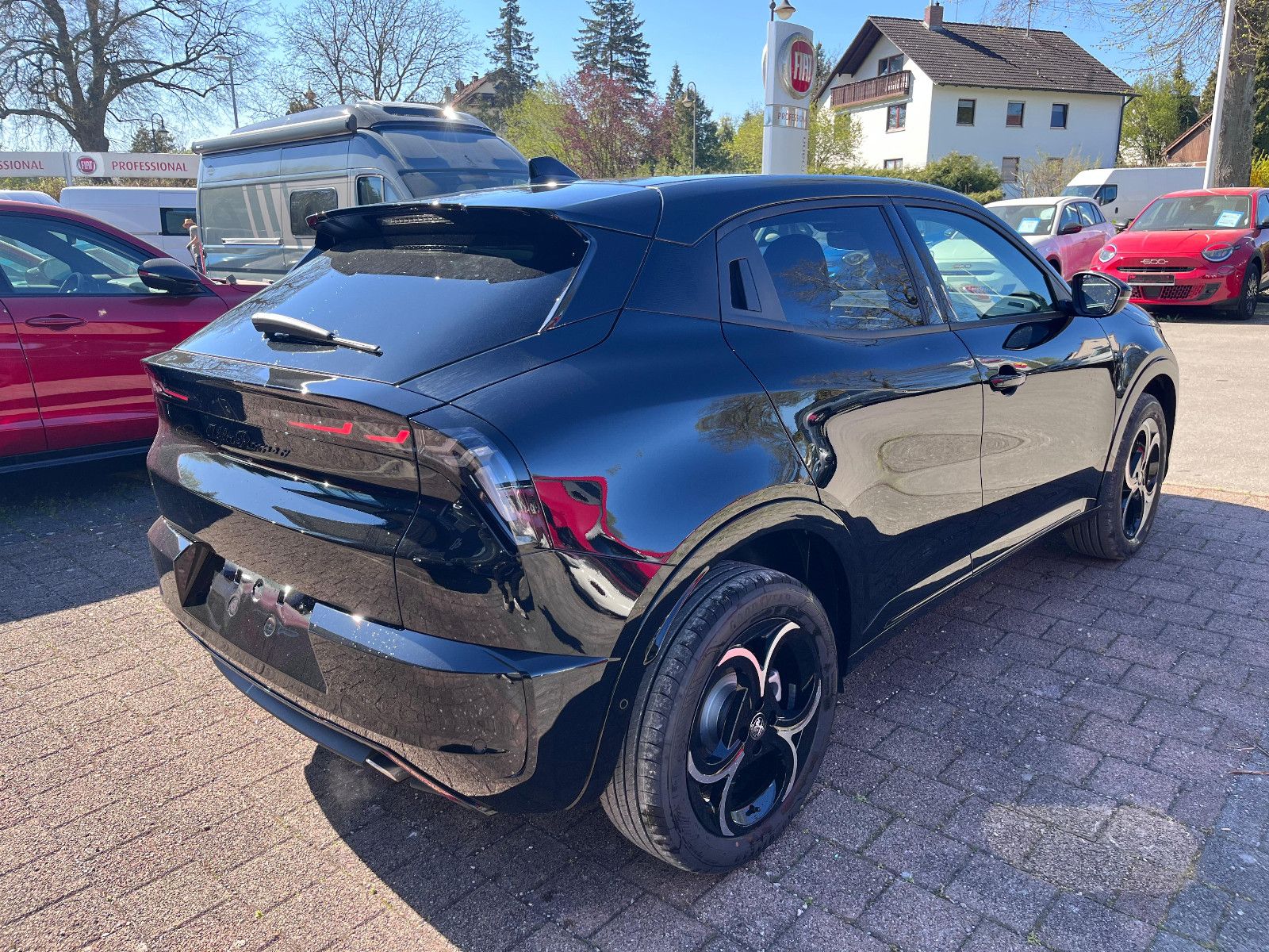 Fahrzeugabbildung Alfa Romeo Junior Ibrida 1.2 VGT 48V-Hybrid 107 kW Ti