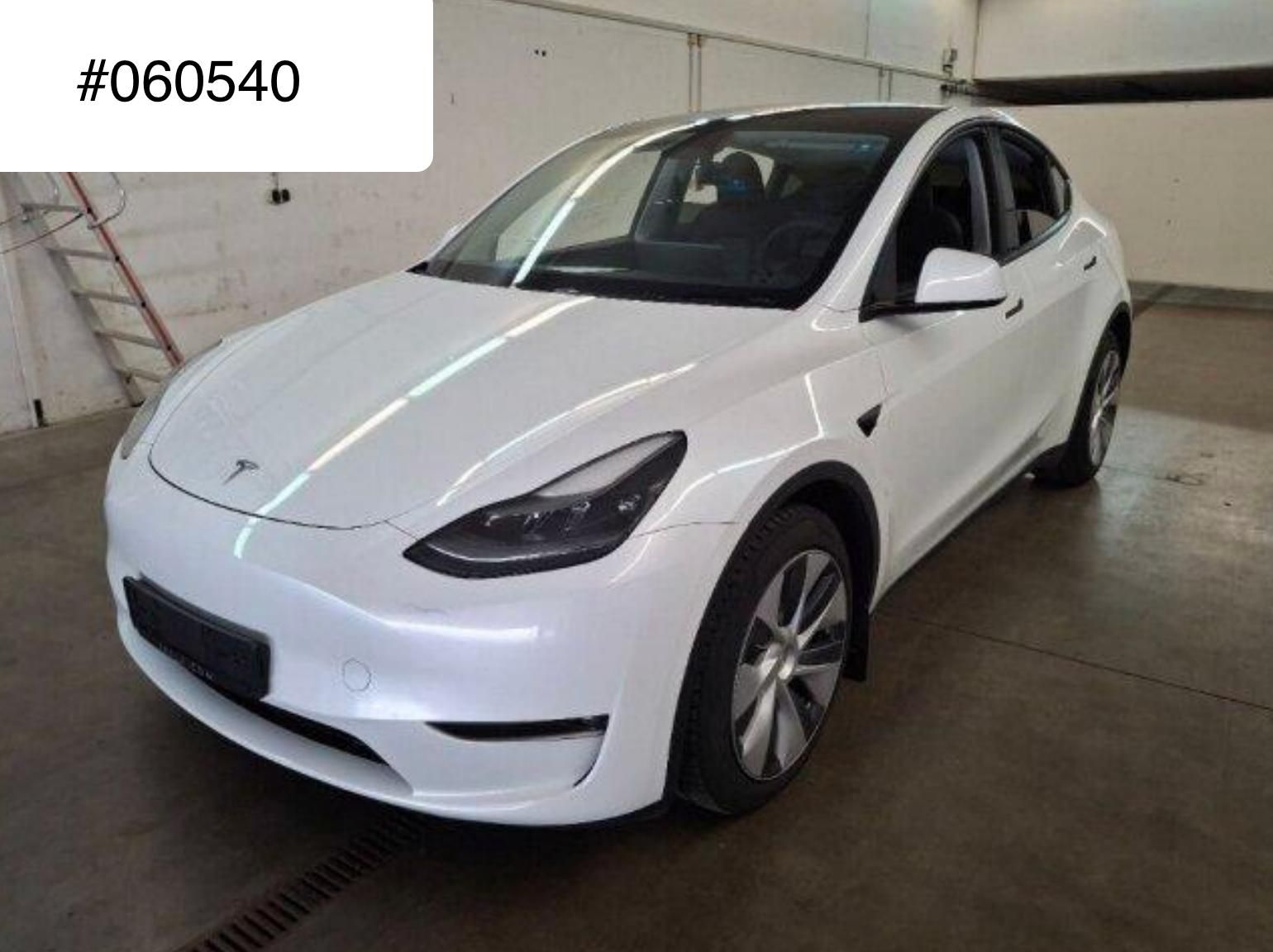 TESLA Model Y Long Range Dual AWD 360 Kam Autopilot 3