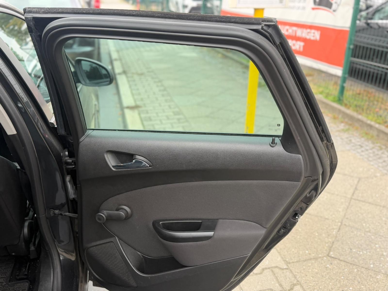 Opel Astra 2015 — photo 13