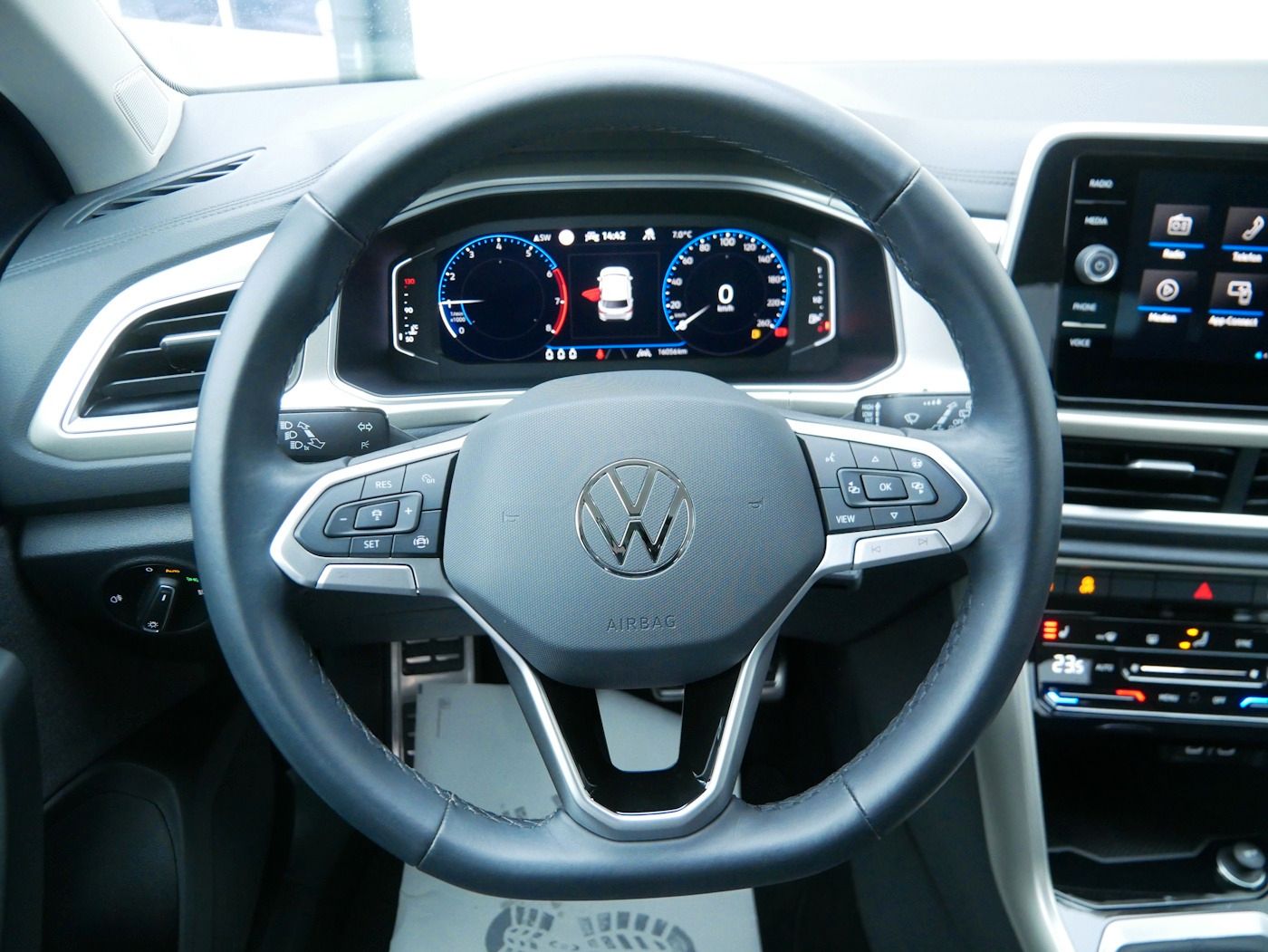 Fahrzeugabbildung Volkswagen T-Roc 1.0 TSI MOVE NEU37T AHK LED Kamera SHZ+LHZ