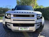 Land Rover Defender 110 3.0d Hybrid 7 POSTI - Land Rover Defender mit Hybrid-Antrieb