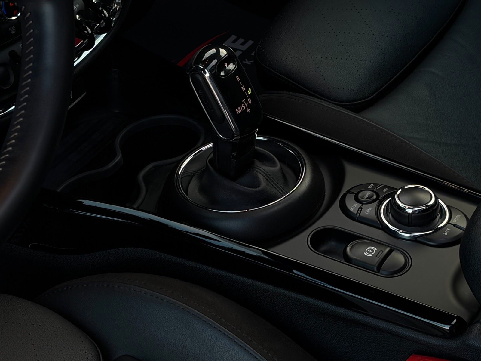 Fahrzeugabbildung MINI Cooper S Clubman Classic Leder Pano Komfort LHZ