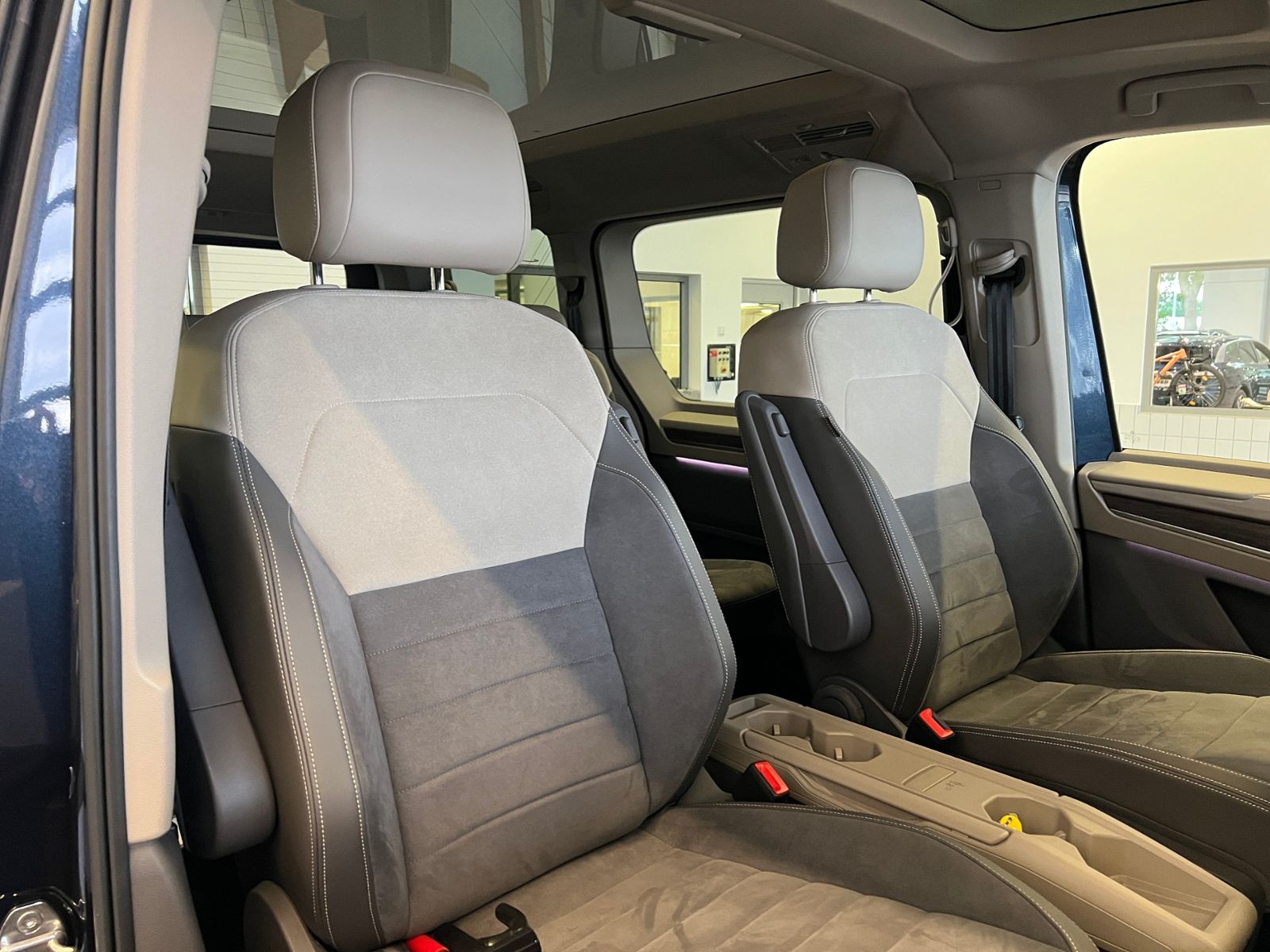 Fahrzeugabbildung Volkswagen Multivan T7 Style 2.0 TDI DSG *AHK, IQ.Light, Pa