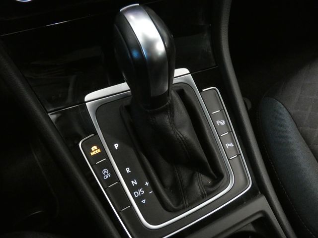 Golf VII 2.0 TDI IQ.DRIVE R-LINE DSG ACC STHZ
