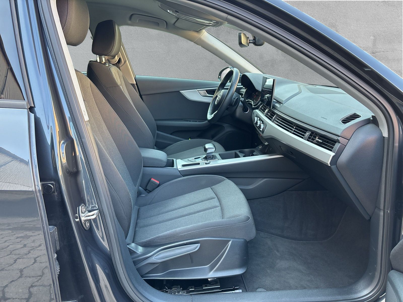 Fahrzeugabbildung Audi A4 Avant 35 TDI SHZ LED AudiConnect