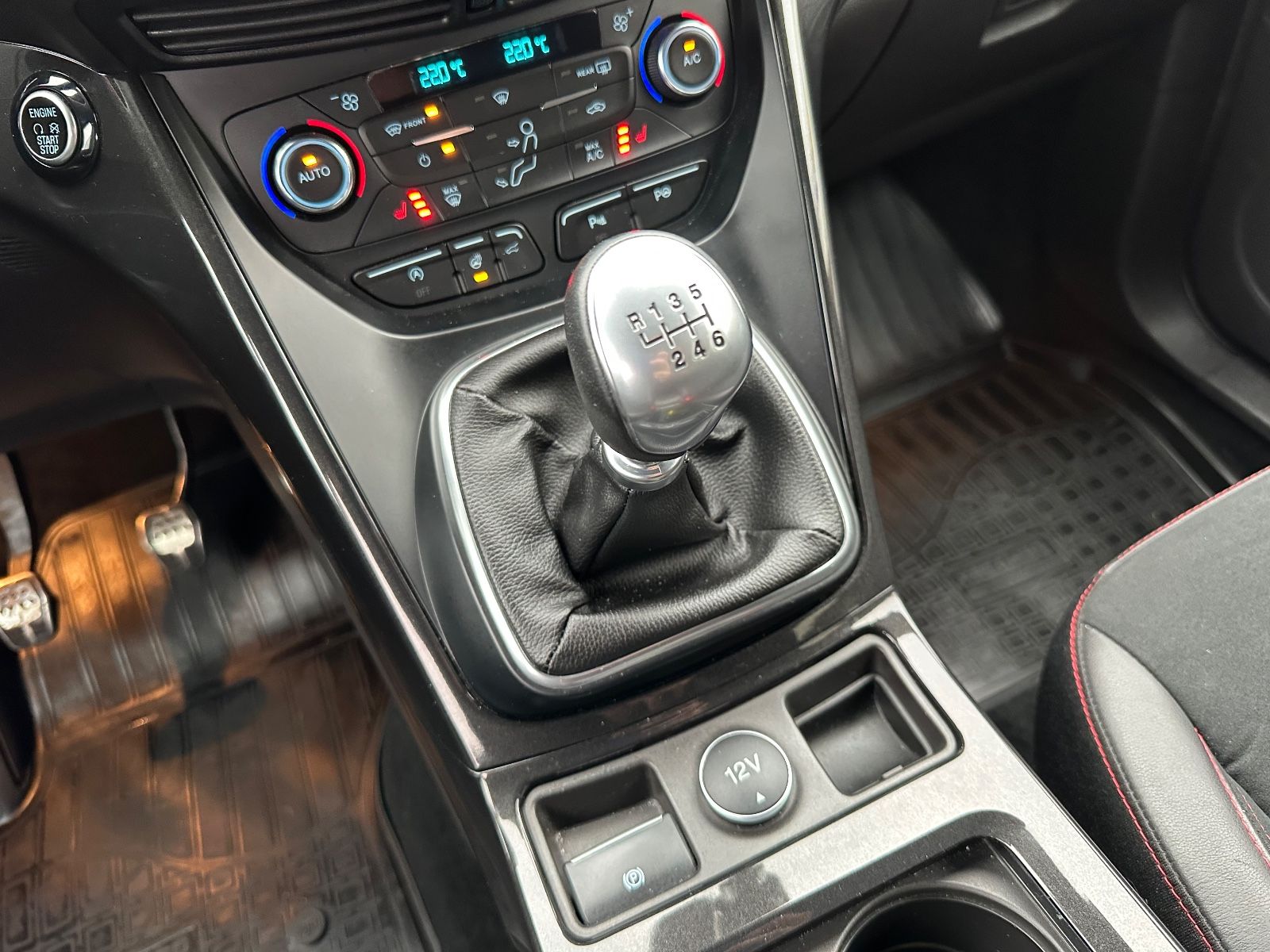 Fahrzeugabbildung Ford Kuga 1.5 EcoBoost ST-Line Navi/BiXenon/Sound/SHZ