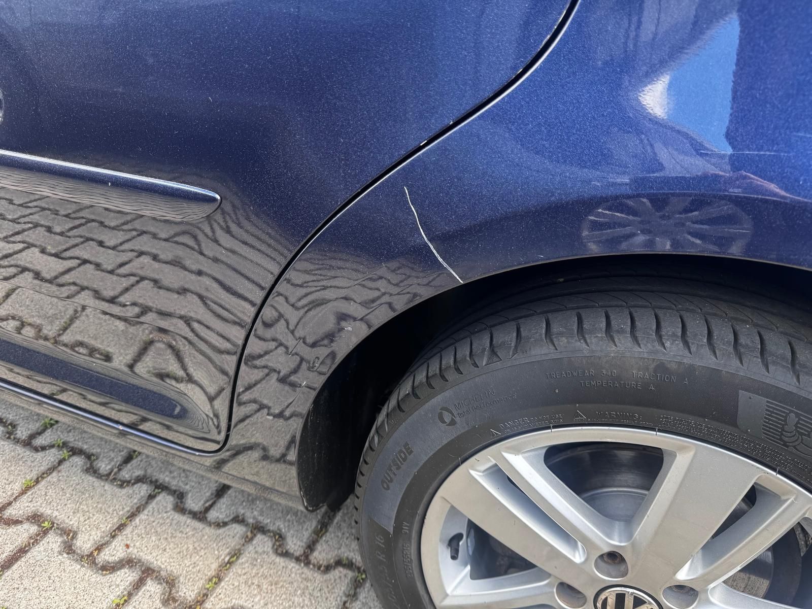 Fahrzeugabbildung Volkswagen Touran Match 2.0 TDI BMT 7-Sitzer Panoramadach
