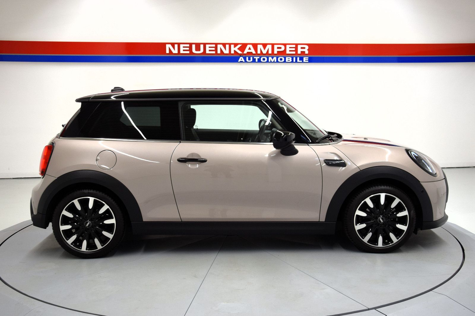 Fahrzeugabbildung MINI Cooper Classic Trim Leder Automatik Navi Shz PDC