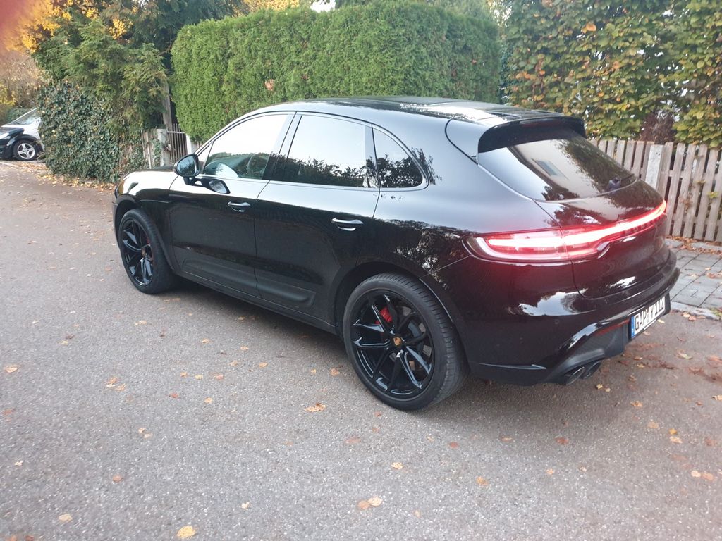 PORSCHE Macan 2023