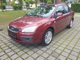 Ford Focus 1,6 Ghia Klima 4türig AHK- Mit TÜV - Ford Focus aus 2005: Ghia