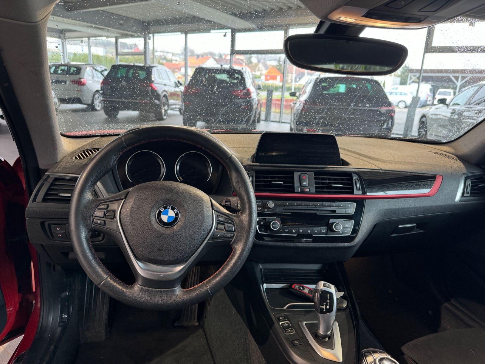 Fahrzeugabbildung BMW 118i Aut. Sport Line * LED * SHZ * Navi * PDC *