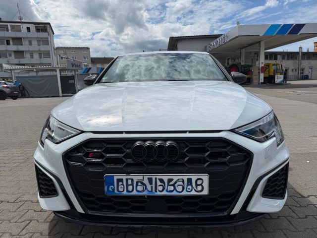 AUDI S3 TFSI S tronic quattro -