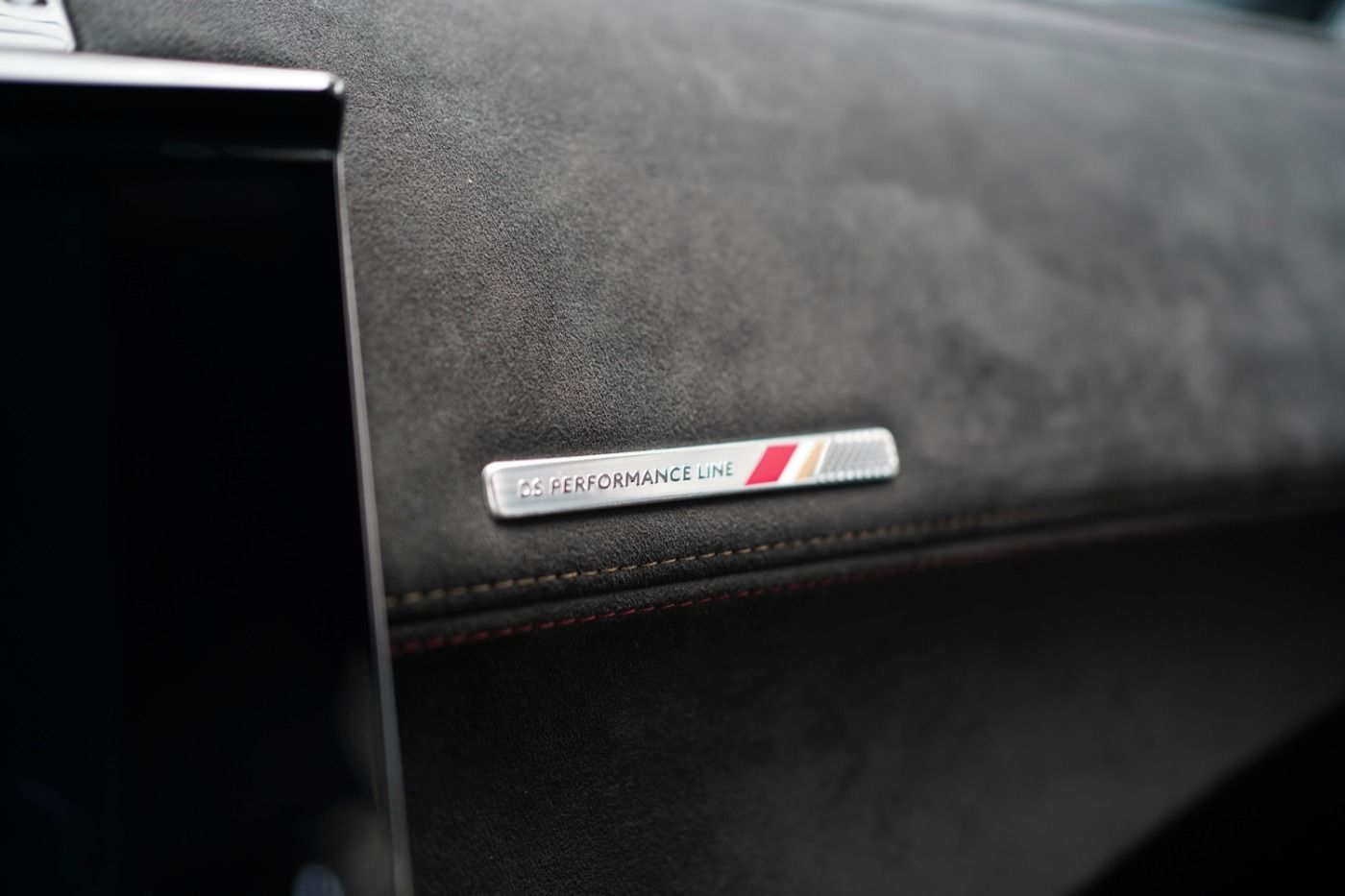 Fahrzeugabbildung DS Automobiles DS7 Crossback E-Tense 4x4 300 Anhängerkupplung