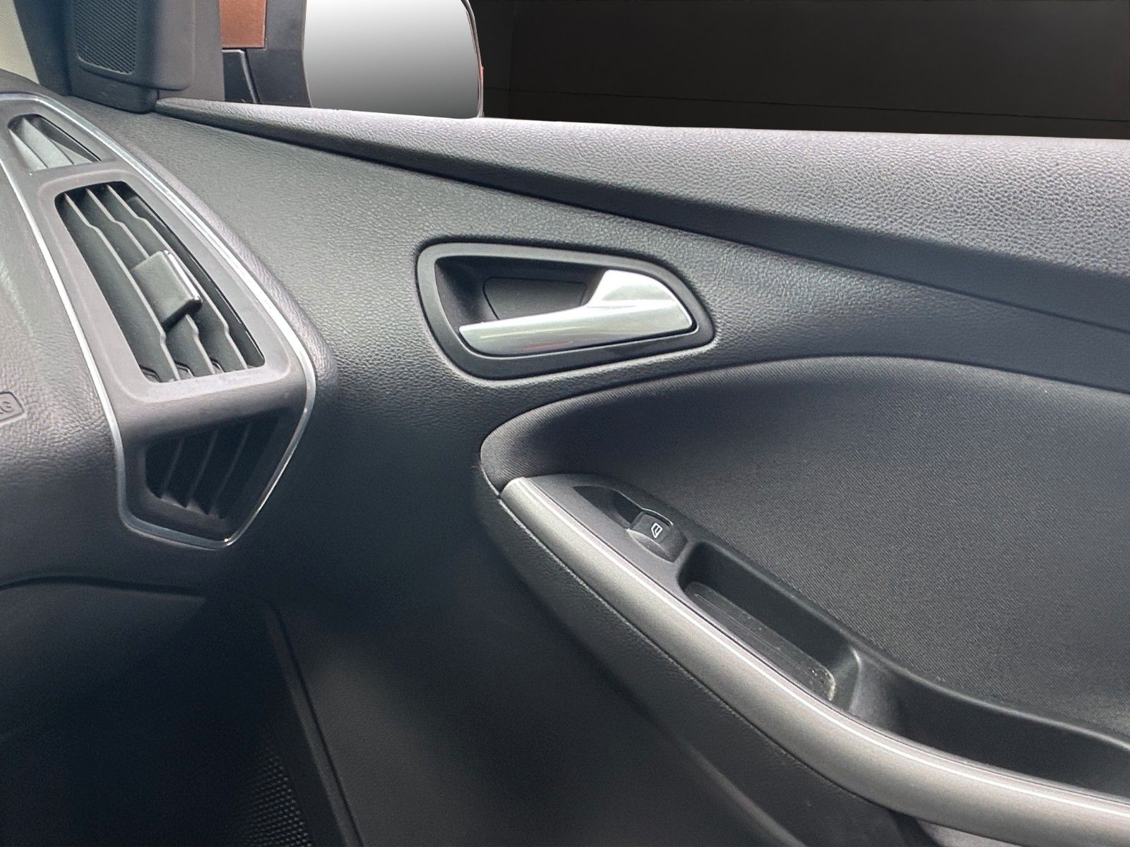 Fahrzeugabbildung Ford Focus Turnier Sync/TÜV, Service&Zahnriemen Neu /