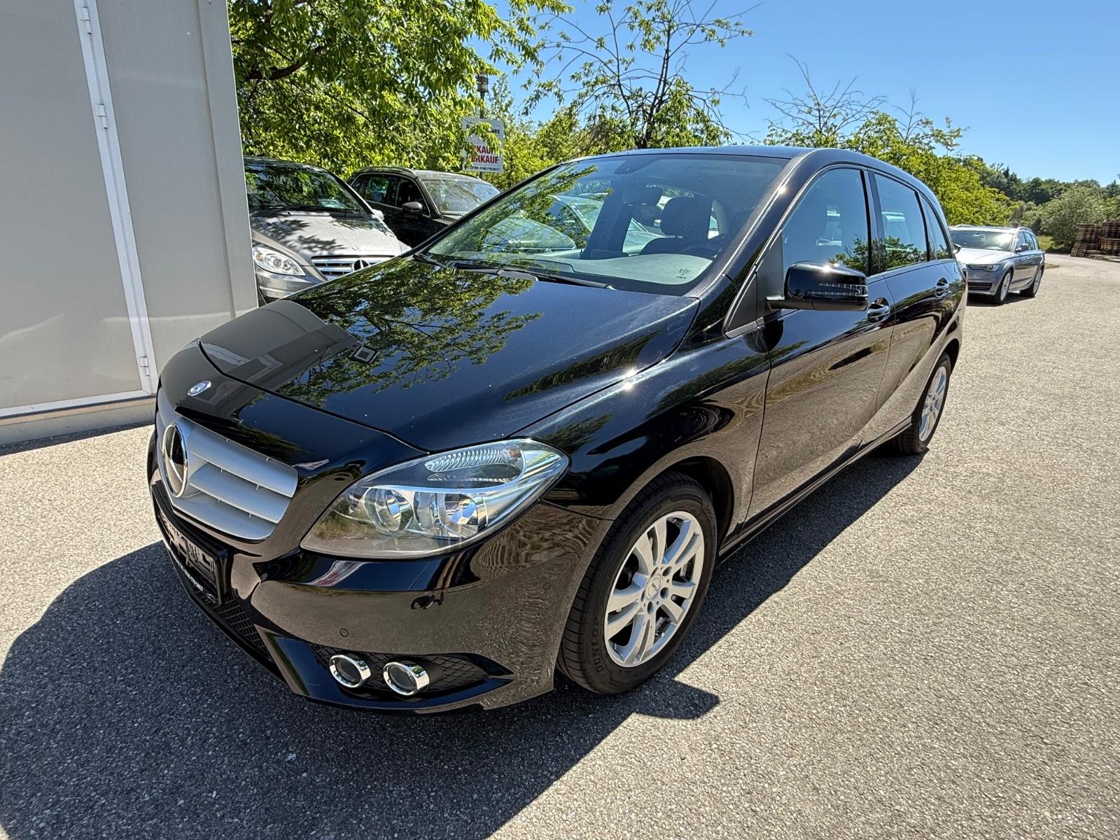 Mercedes-Benz B 220 CDI, 2. Hand, lückenl. bei Mercedes