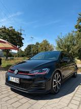 Volkswagen Golf 2.0 TSI DSG GTI Performance - Volkswagen: Schwarz, Standheizung