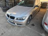 BMW E90 335i N54 - BMW 335: Teilleder