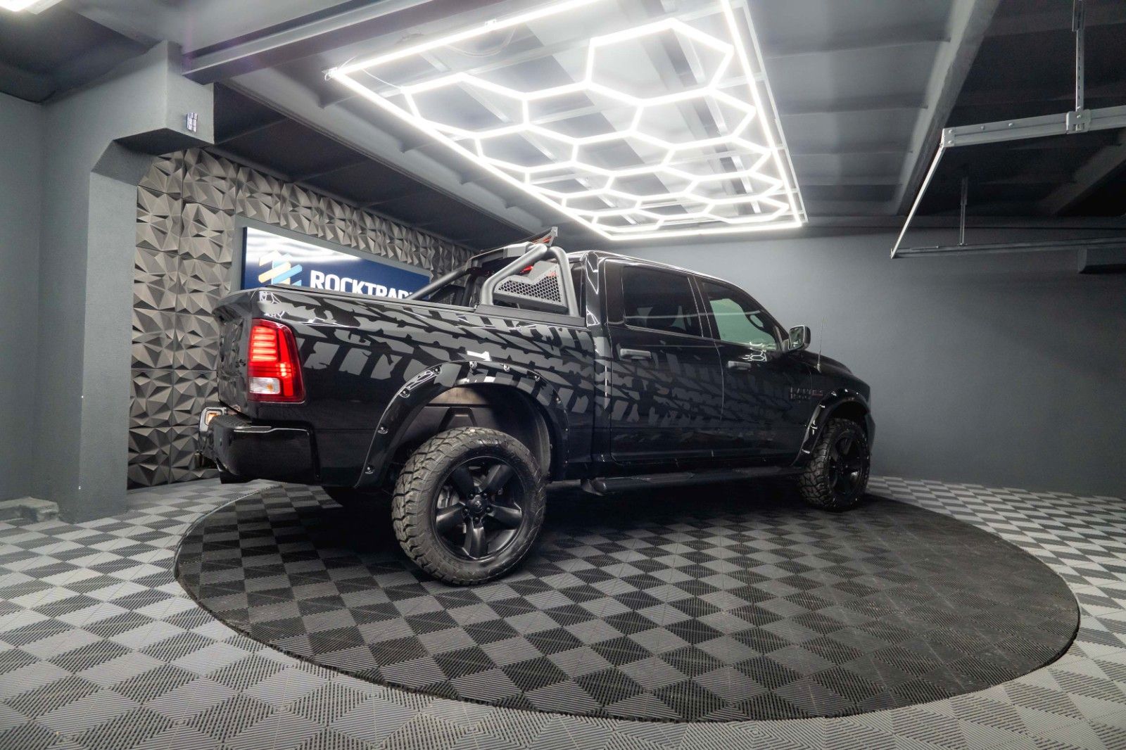 Fahrzeugabbildung Dodge RAM 5.7 V8 HEMI 4x4 OFFROAD Night-Paket *LED*