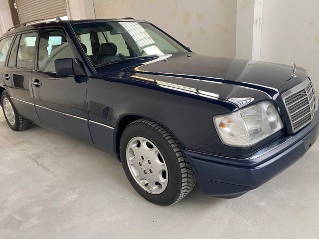 Mercedes-Benz E220, MB+1.Hd.,orig. 159tkm,Aut.,Klima,Leder,SHD