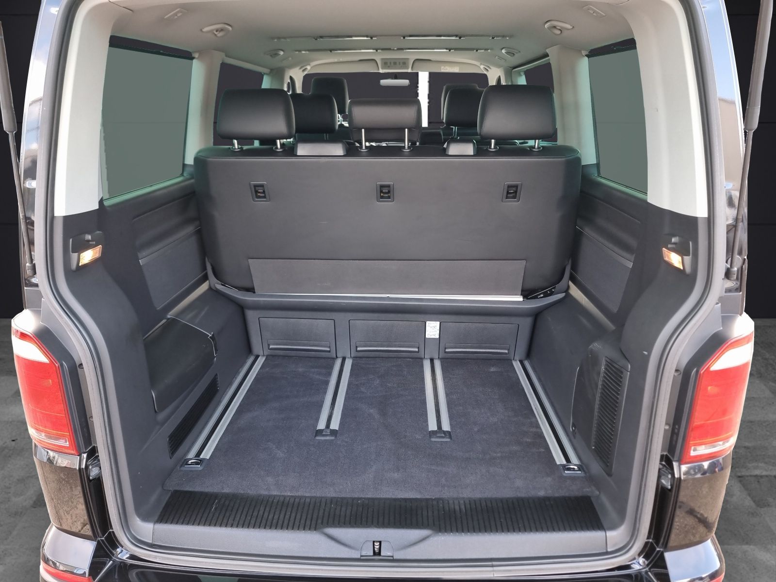 Fahrzeugabbildung Volkswagen T6 Multivan TDI DSG Comfortline LEDER STH 7-SITZ