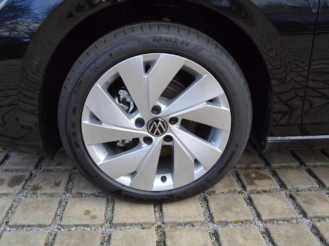 Golf VIII 1.5 eTSI DSG Energy AHK/PLUS-PAKET/LED
