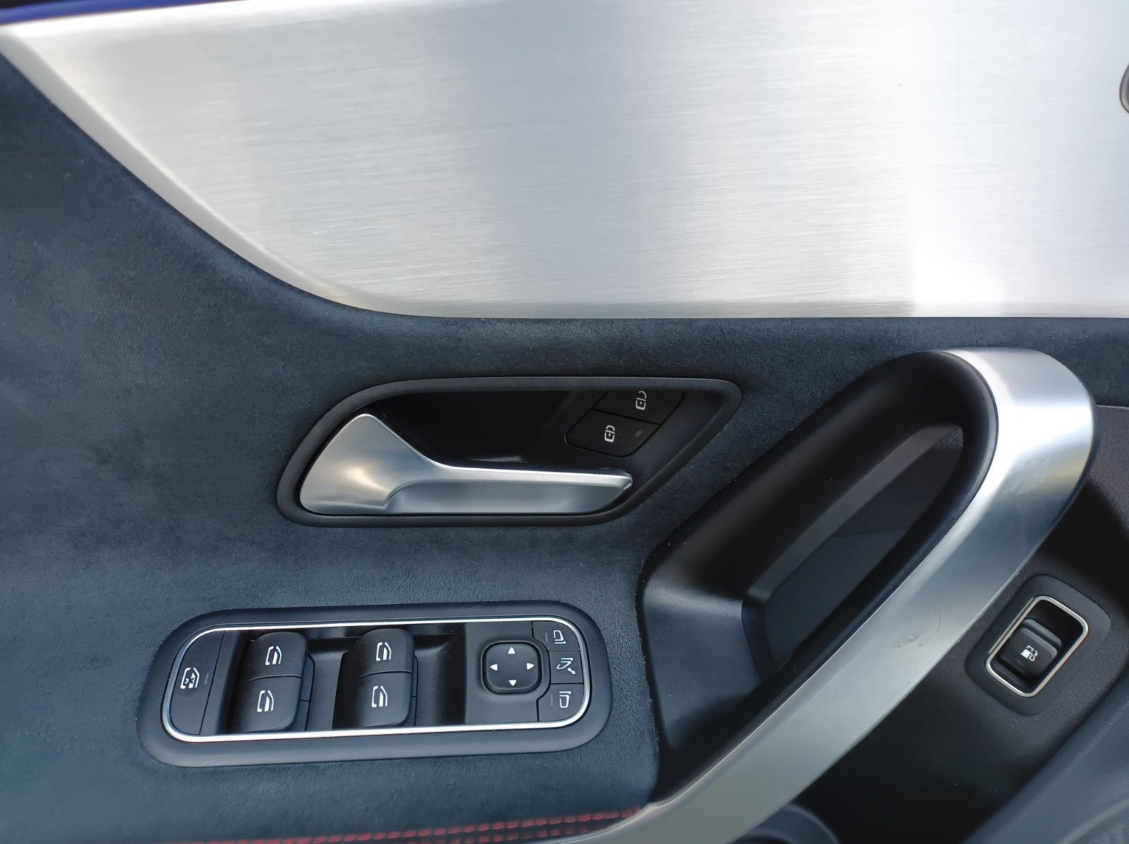 Fahrzeugabbildung Mercedes-Benz A 250 e+AMG LINE+PANO+360*KAMERA+DISTRONIC+SH+++
